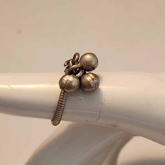 Chic Silver Beaded Women's Ring - Picture 1 of 5